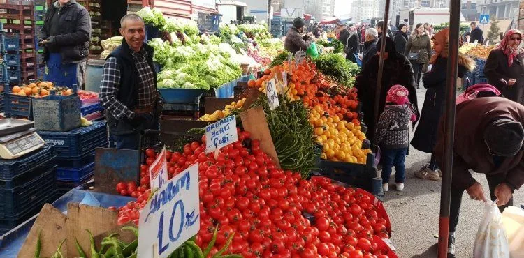 Semt Pazarında meyve-sebze fiyatları