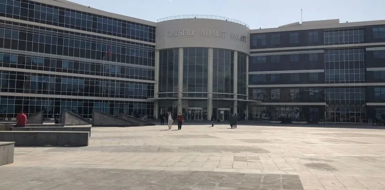 Ağabeyini öldürmekle suçlanan şahsın davası yeniden görüldü