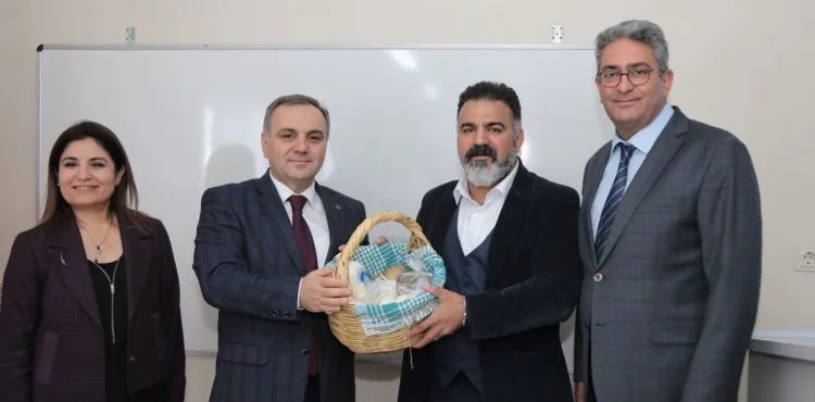 ERÜ Rektörü Altun, ERÜTAM’ı Ziyaret Etti