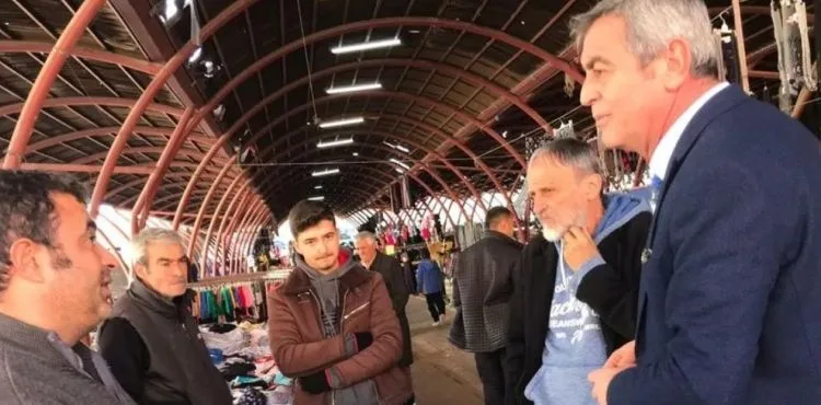İYİ Parti’li Yücel, “Belediye, pazar esnafını cezalandırıyor”