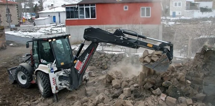 ARDIÇ'TA METRUK YAPILAR YIKILIYOR, İNLER DOLDURULUYOR