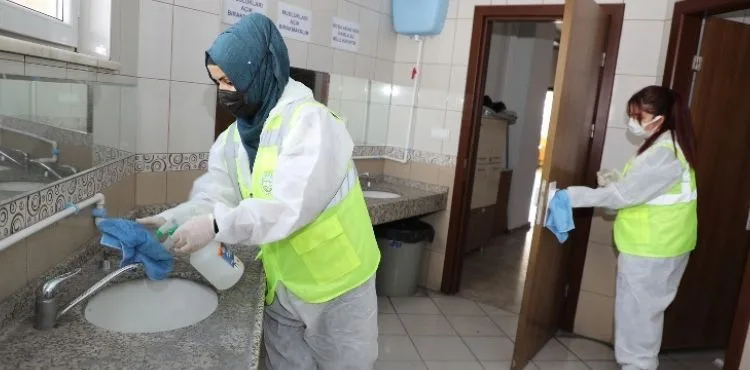 TALAS'TAKİ OKULLARDA YARIYIL TATİLİ TEMİZLİĞİ