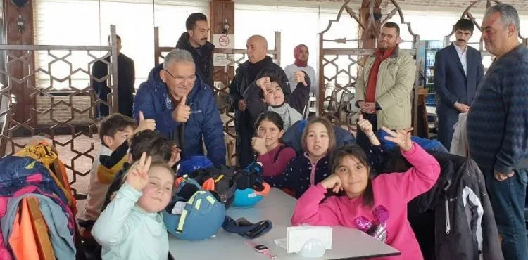 BÜYÜKKILIÇ, ERCİYES’TE KAYAK SEVERLERLE BULUŞTU