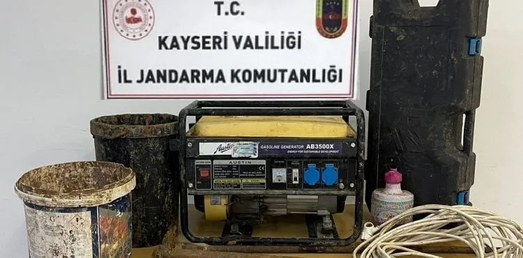 İzinsiz kazı yapan 3 şüpheliye gözaltı
