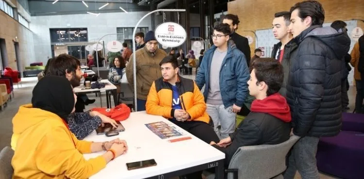 AGÜ’den Lise Öğrencilerine Meslek Tanıtım Günü
