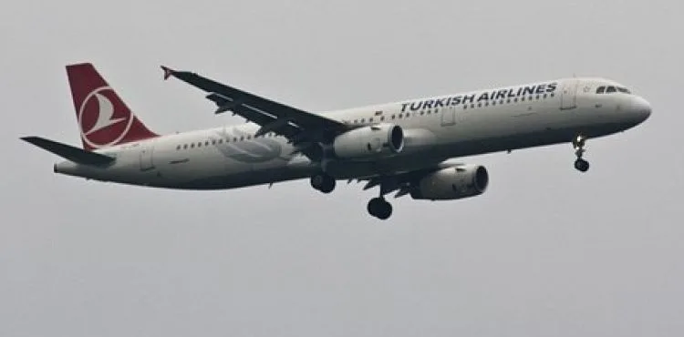 İstanbul-Kayseri uçağının inişi esnasında tekeri patladı
