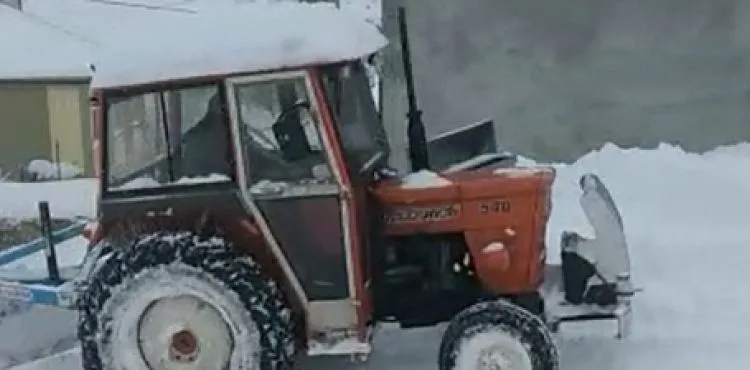 Mahallenin ara sokaklarını muhtar açtı