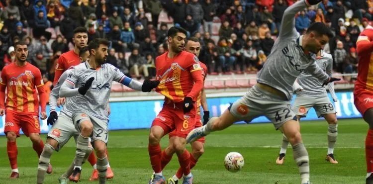 Kayserispor evinde Başakşehir’i mağlup etti