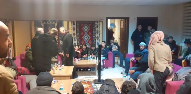 Sarız'da depremden etkilenen vatandaşlar güvenli bölgeye alındı