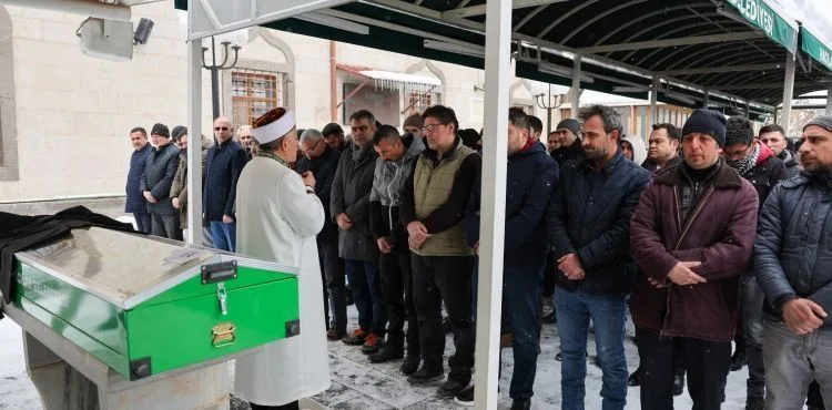 DEPREMDE HAYATINI KAYBEDEN HERDEM ÇİFTİ TOPRAĞA VERİLDİ