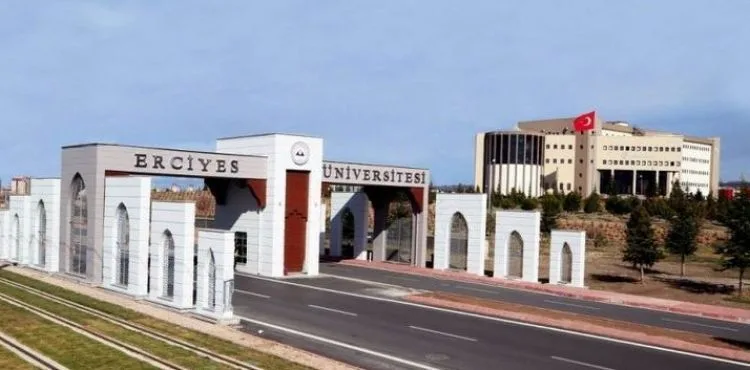 Tüm üniversitelerin açılışı ikinci bir açıklamaya kadar ertelendi