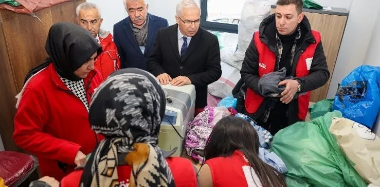 YARDIM TIRLARI TALAS’TAN DEPREM BÖLGESİNE AKIYOR