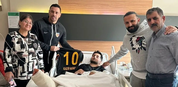 Çağdaş Atan, kendisini davet eden depremzedeyi ziyaret etti