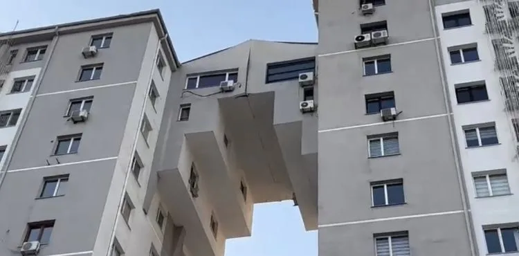 Depremden zarar gören ticaret merkezinde önlem alındı
