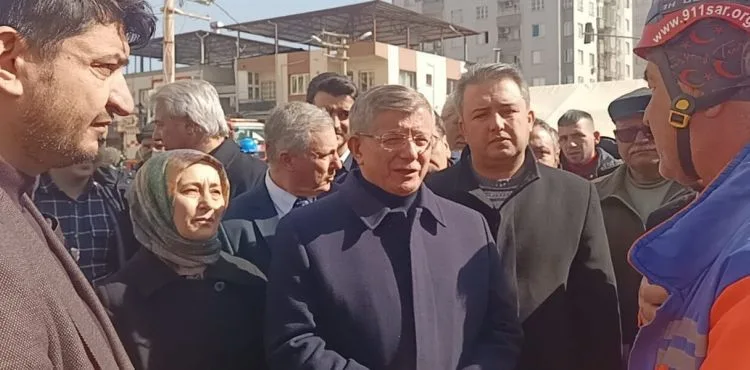 Davutoğlu afet bölgesinde: “Hep birlikte üstesinden geleceğiz”