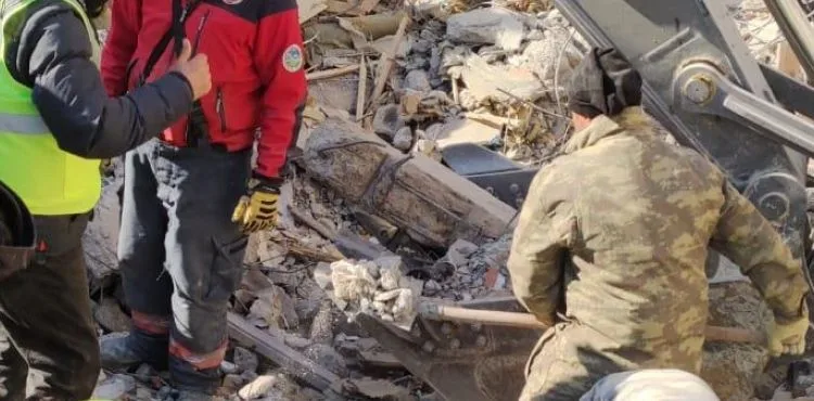 Kayseri Gönül Ekibi enkazdan 5 kişiyi kurtardı
