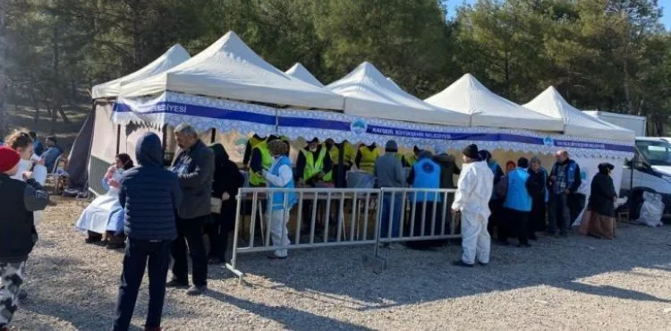 BÜYÜKŞEHİR’İN AFETZEDELERE ŞEFKAT VE MERHAMET ELİ SÜRÜYOR