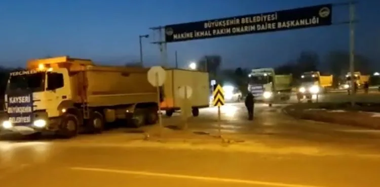 KAYSERİ BÜYÜKŞEHİR’DEN DEPREM BÖLGESİNE 5 KAMYON, 1 PİKAP VE 1 KARAVAN DAHA SEVK EDİLDİ