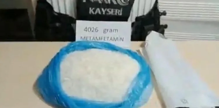 Uyuşturucu sevkiyatı yapan 2 şüpheli, kovalamaca sonucu yakalandı