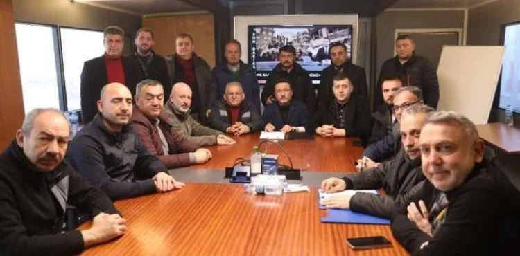 VALİ ÇİÇEK VE BAŞKAN BÜYÜKKILIÇ’TAN DEPREM BÖLGESİNDE ‘KAYSERİ’ DAYANIŞLMASI