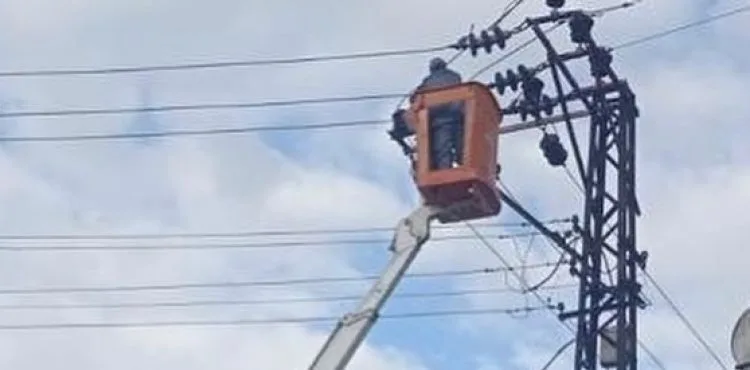 KCETAŞ, KAHRAMANMARAŞ’TA YIKILAN ENERJİ HATLARINI ONARIYOR
