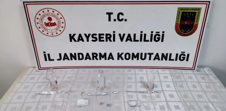 Uyuşturucu madde operasyonunda 2 kişi yakalandı