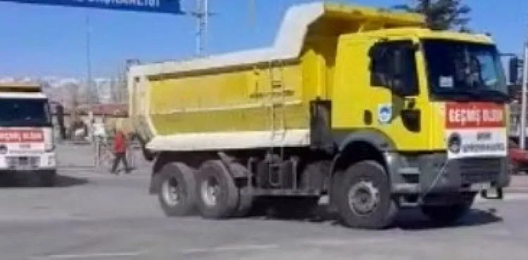 KAYSERİ BÜYÜKŞEHİR’DEN DEPREM BÖLGESİNE 7 ARAÇLIK İŞ MAKİNESİ İLAVE DESTEK