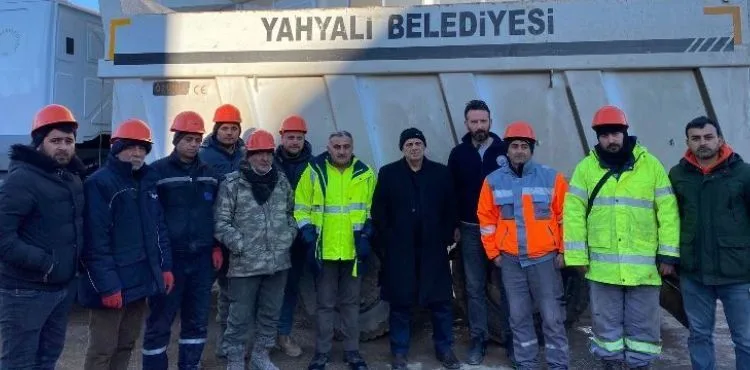 YAHYALI’DAN KAHRAMANMARAŞ’A HAFRİYAT TEMİZLİĞİ İÇİN 24 KAMYON GİDİYOR