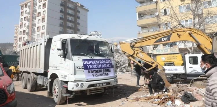 KOCASİNAN BELEDİYESİ, DEPREMZEDELER İÇİN 7/24 ÇALIŞIYOR