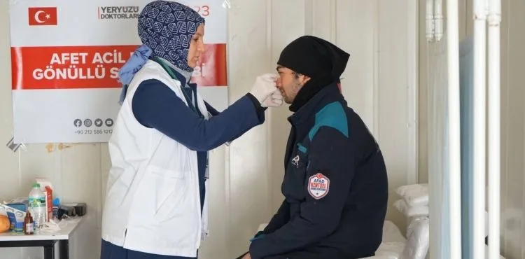 Yeryüzü Doktorları Depremzedelerin Yaralarını Sarmaya Devam Ediyor