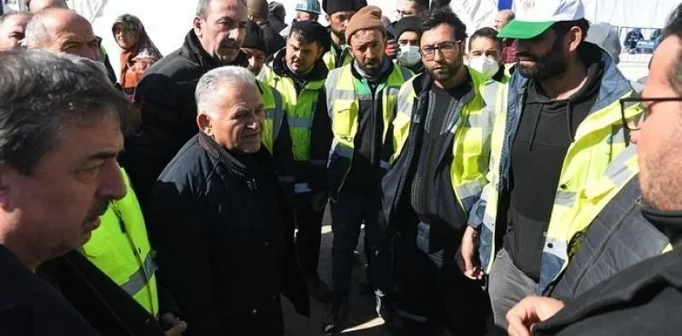 BAŞKAN BÜYÜKKILIÇ, İLÇE BELEDİYE BAŞKANLARI İLE BİRLİKTE KAHRAMANMARAŞ’TA ÇALIŞMALARI KOORDİNE ETTİ