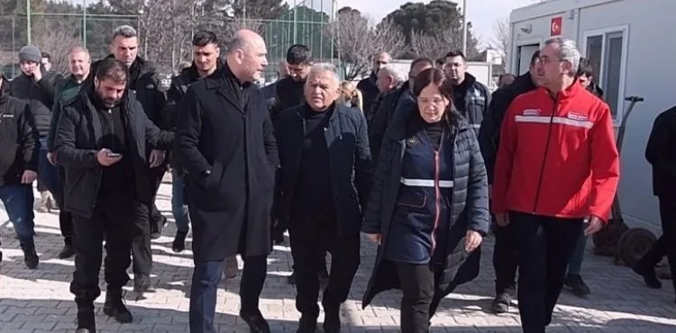 BAKAN SOYLU, BÜYÜKKILIÇ VE ÇİÇEK İLE BİRLİKTE GEÇİCİ KONAKLAMA MERKEZİ’NDE İNCELEMELERDE BULUNDU