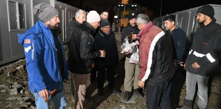 BAŞKAN BÜYÜKKILIÇ’TAN DEPREM BÖLGESİNDE GECE YARISI İNCELEME