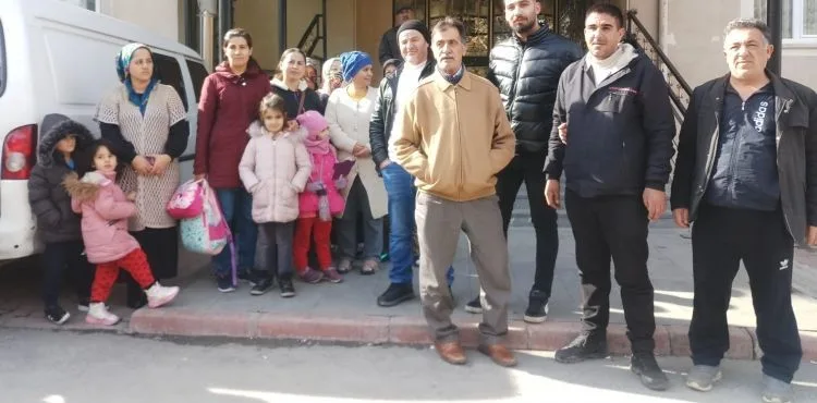 Deprem sonrası zeminden su alan apartman sakinleri tedirgin