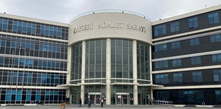 İki kişinin yaralandığı komşu kavgası davasında tahliye