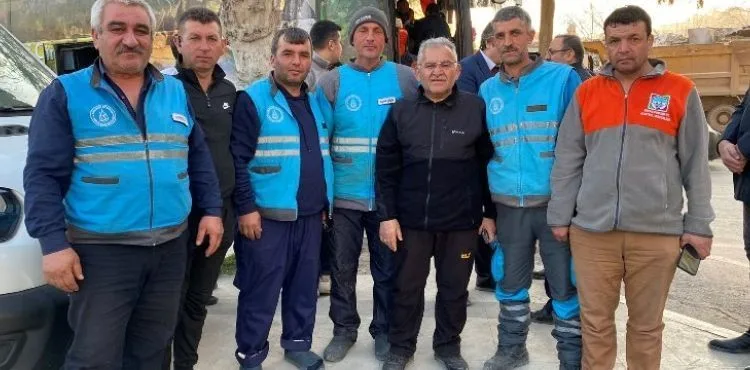 BAŞKAN BÜYÜKKILIÇ, MECLİS ÜYELERİ İLE DEPREM BÖLGESİNDE İNCELEMELERDE BULUNDU