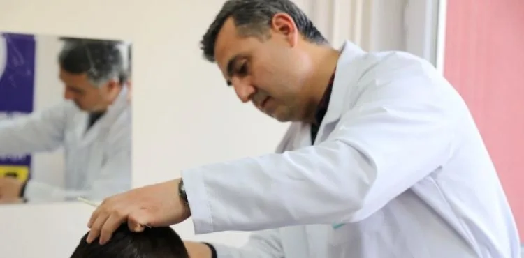 MELİKGAZİ’DEN YURTLARDA KALAN DEPREMZEDELERE BERBER HİZMETİ