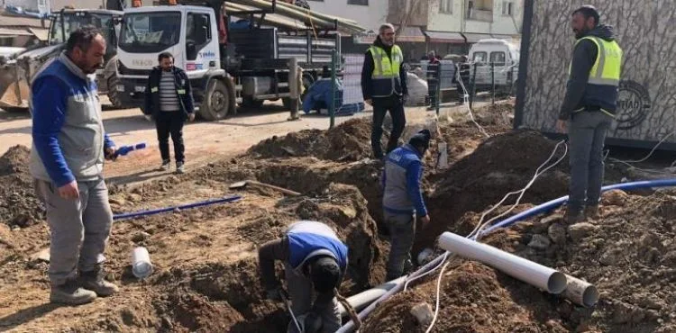 KASKİ, ELBİSTAN KONTEYNER ÇARŞI’NIN “SU” HATTINI ÇEKTİ