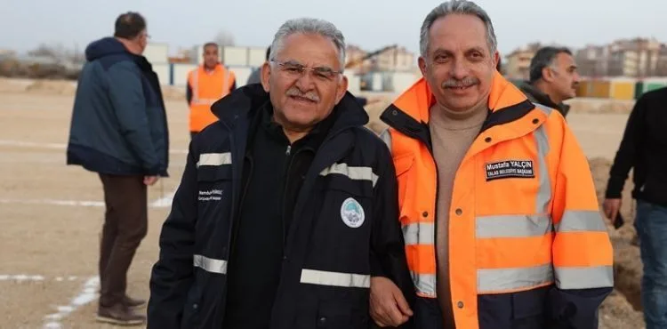 BÜYÜKKILIÇ: “KAYSERİ, CANLA BAŞLA KAHRAMANMARAŞLI CANLARIMIZIN YANINDA”