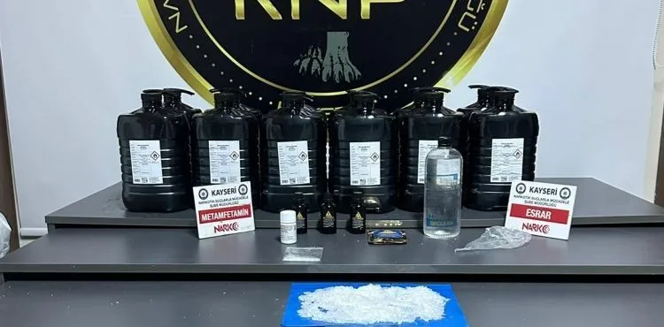 Kayseri'de 'uyuşturucu ticareti' yaptıkları iddiasıyla 2 şüpheli gözaltına alındı.