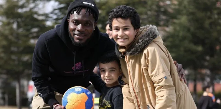 Kayserisporlu futbolcular depremzede çocuklarla bir araya geldi