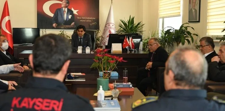 BAŞKAN BÜYÜKKILIÇ, KAHRAMAN İTFAİYECİLERLE DEPREMZEDE YARALILARI ZİYARET ETTİ