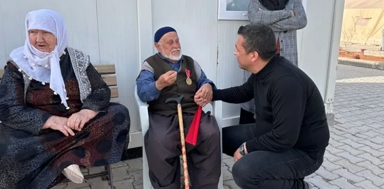 Depremzede Kıbrıs Gazisi'nden Kayseri'ye Ve Başkan Büyükkılıç'a Teşekkür