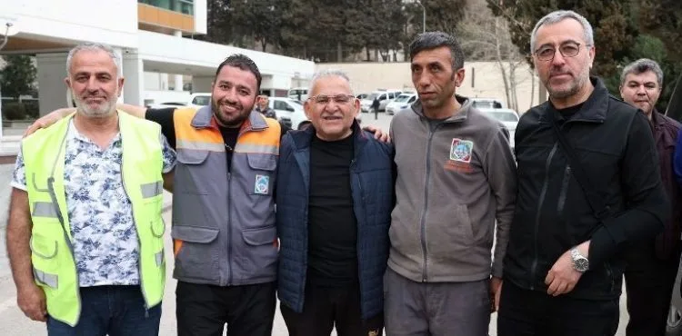 BAŞKAN BÜYÜKKILIÇ, 16 İLÇE BELEDİYESİ İLE ‘TEK YÜREK’ KAHRAMANMARAŞ’TA YARALARI SARIYOR