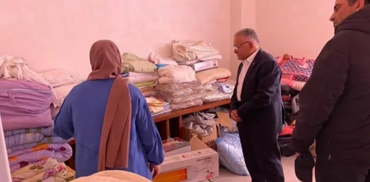 BAŞKAN BÜYÜKKILIÇ, KIZILAY YARDIM TOPLAMA MERKEZİ’Nİ ZİYARET ETTİ