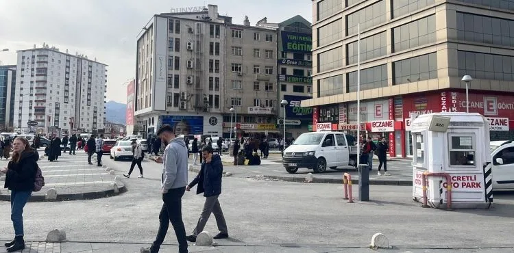 Kayseri'de 28 dakika içinde 4 deprem: Vatandaş sokakta