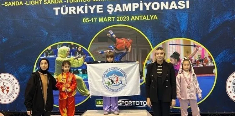 BÜYÜKKILIÇ’TAN BÜYÜKŞEHİR’İN TÜRKİYE ŞAMPİYONU SPORCUSU MİNİK MİRA’YA TEBRİK