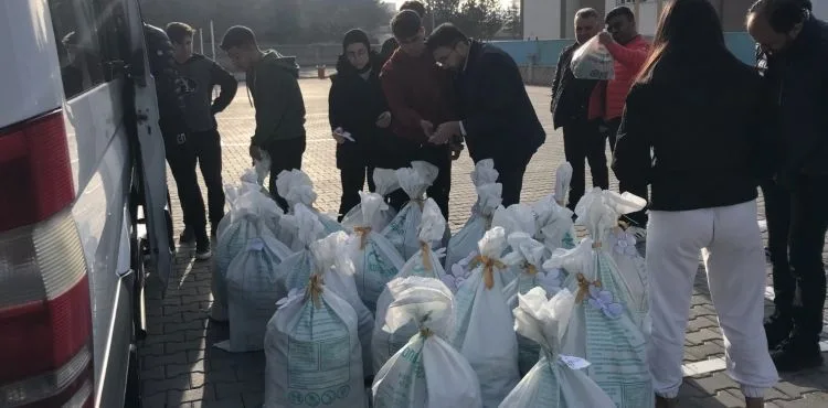 Öğrenciler haftalık harçlığını depremzedelere gönderdi