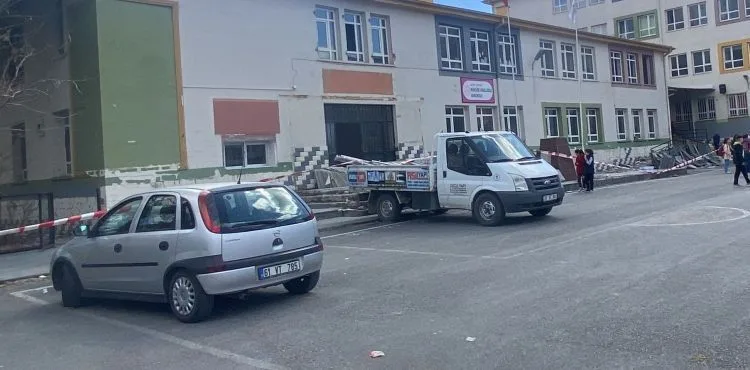 Yıkım kararı alınan Anaokulu tahliye ediliyor