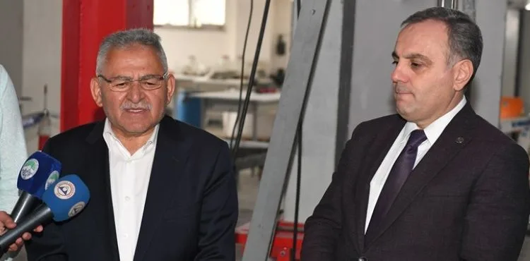 BÜYÜKKILIÇ, 2014’TE HAYATA GEÇİRDİĞİ ERÜ DEPREM ARAŞTIRMA LABORATUVARI’NI ZİYARET ETTİ